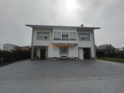 Chalet en el centro de Narón con terreno