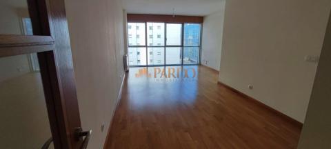 Piso de 2 habitaciones, 2 baños, garaje y trastero en Narón