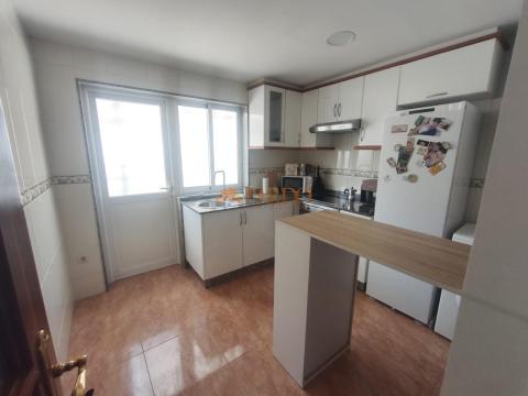 Alquiler en zona Gándara (Narón) dos habitaciones, 1 baño y terraza. Cuarto piso sin ascensor