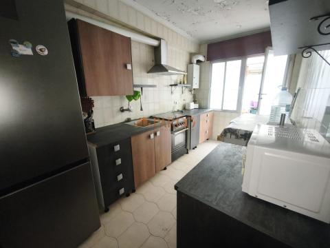 Primer piso con terraza, 3 habitaciones y 1 baño, zona Santa Cecilia (Narón)