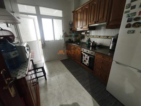 Piso en zona Freixeiro de 3 habitaciones y 2 baños, trastero y garaje