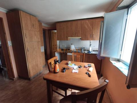 Piso semirefomado en Viviendas de San Pablo (Ferrol)