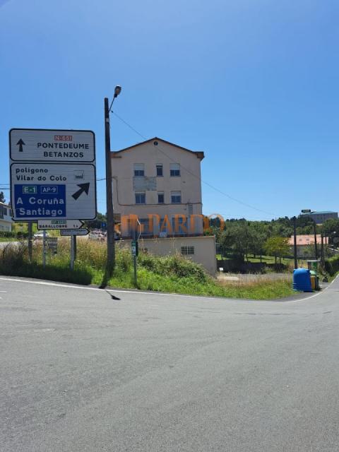 Edificio en Fene situado a tan solo 50 metros del Camino de Santiago Inglés y próximo a los astilleros de Ferrol.